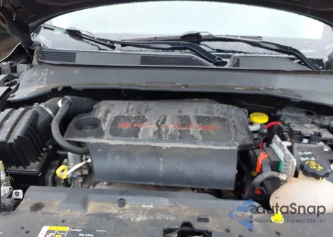 2018 Jeep Compass Latitude 4X4 z USA, uszkodzony, nr VIN 3C4NJDBB0JT185244